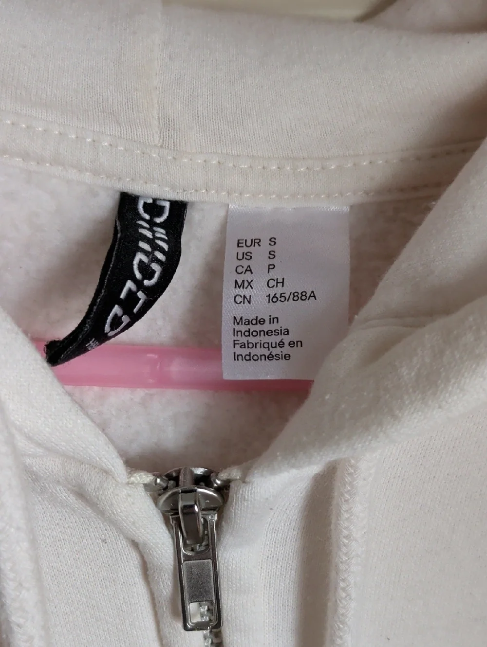 H&M Cropped Zip-Up Hoodie in Cream - Picture 4 of 7